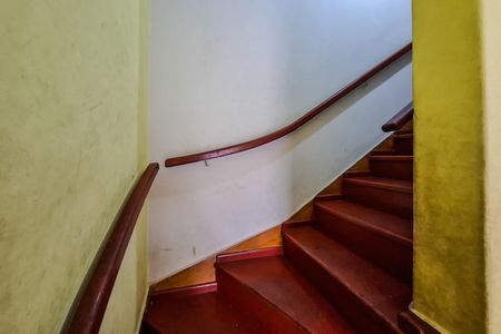 Casa à venda com 186m², 3 quartos e 1 vaga Casa à venda com 186m², 3 quartos e 1 vagaEscada