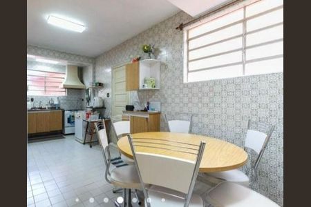 Casa à venda com 3 quartos, 199m² em Indianópolis, São Paulo