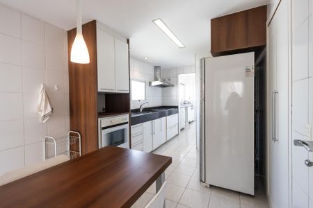 Apartamento à venda com 180m², 4 quartos e 4 vagasCozinha
