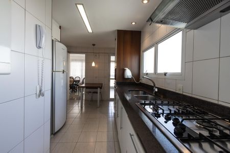Apartamento à venda com 180m², 4 quartos e 4 vagasCozinha