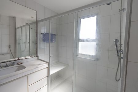 Apartamento à venda com 180m², 4 quartos e 4 vagasBanheiro 2