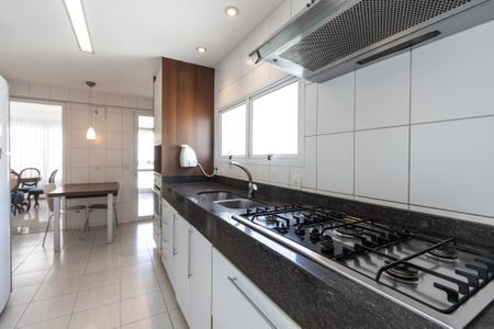 Apartamento à venda com 180m², 4 quartos e 4 vagasCozinha