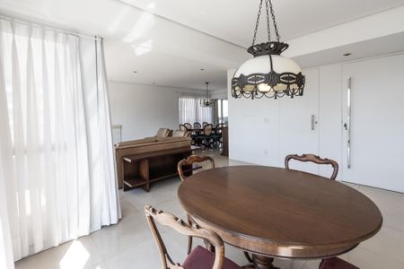 Apartamento à venda com 180m², 4 quartos e 4 vagasSala