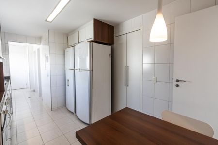 Apartamento à venda com 180m², 4 quartos e 4 vagasCozinha