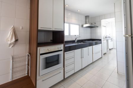 Apartamento à venda com 180m², 4 quartos e 4 vagasCozinha