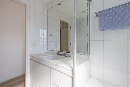 Apartamento à venda com 180m², 4 quartos e 4 vagasBanheiro 2