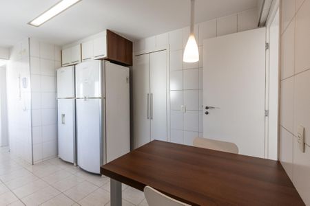 Apartamento à venda com 180m², 4 quartos e 4 vagasCozinha