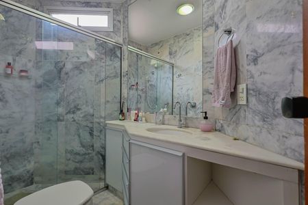 Apartamento à venda com 260m², 4 quartos e 2 vagasBanheiro da Suíte