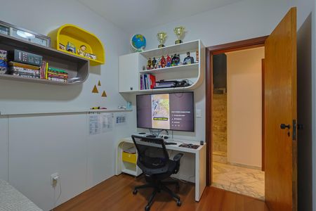 Apartamento à venda com 260m², 4 quartos e 2 vagasQuarto 2