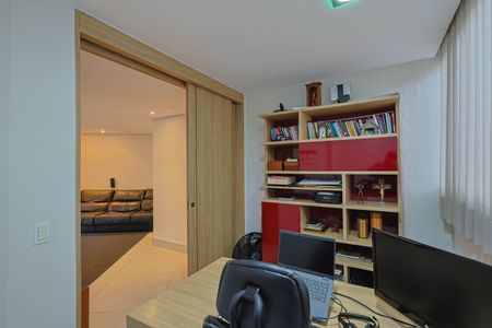 Apartamento à venda com 260m², 4 quartos e 2 vagasEscritório