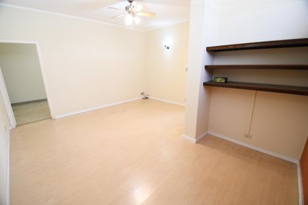 Casa à venda com 230m², 3 quartos e 2 vagasSala