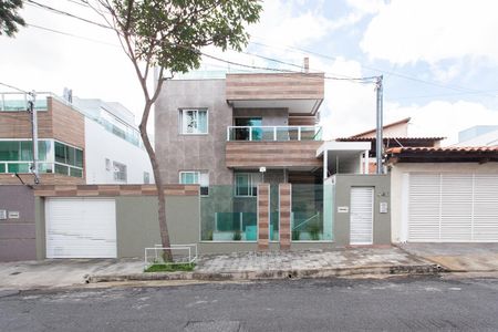 Apartamento à venda com 180m², 3 quartos e 2 vagasFachada