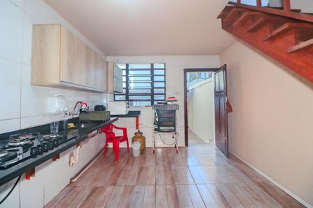 Casa à venda com 250m², 3 quartos e 5 vagasCasa Fundos - Sala e Cozinha