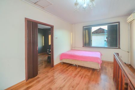 Casa à venda com 250m², 3 quartos e 5 vagasCasa Fundos - Quarto