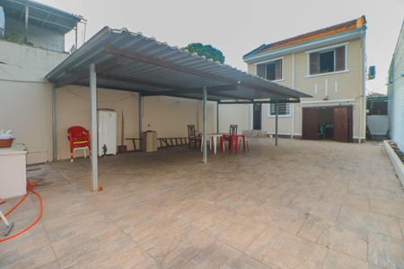 Casa à venda com 250m², 3 quartos e 5 vagasPátio