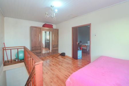 Casa à venda com 250m², 3 quartos e 5 vagasCasa Fundos - Quarto