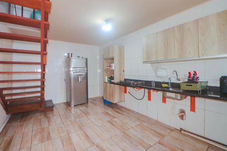 Casa à venda com 250m², 3 quartos e 5 vagasCasa Fundos - Sala/ Cozinha