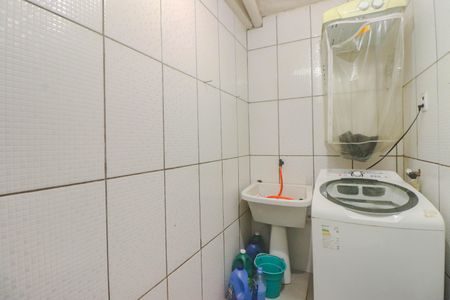 Casa à venda com 250m², 3 quartos e 5 vagasCasa Fundos - Área de Serviço