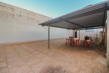 Casa à venda com 250m², 3 quartos e 5 vagasPátio