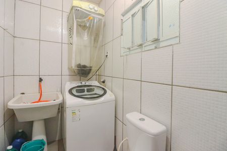 Casa à venda com 250m², 3 quartos e 5 vagasCasa Fundos - Área de Serviço