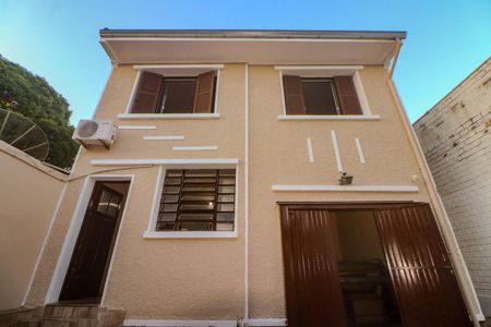 Casa à venda com 250m², 3 quartos e 5 vagasFachada da Casa Fundos