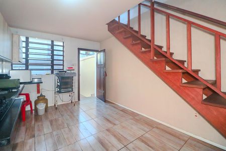 Casa à venda com 250m², 3 quartos e 5 vagasCasa Fundos - Sala e Cozinha