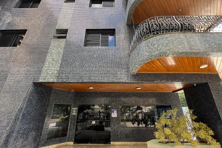 Apartamento à venda com 160m², 3 quartos e 2 vagasFachada + plaquinha