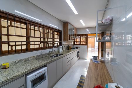 Casa à venda com 375m², 3 quartos e 4 vagas Casa à venda com 375m², 3 quartos e 4 vagasCozinha
