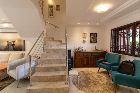 Casa à venda com 375m², 3 quartos e 4 vagas Casa à venda com 375m², 3 quartos e 4 vagasSala