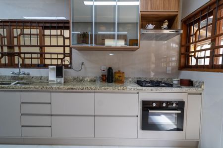 Casa à venda com 375m², 3 quartos e 4 vagas Casa à venda com 375m², 3 quartos e 4 vagasCozinha