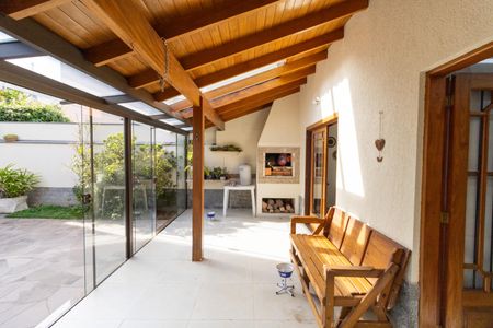 Casa à venda com 375m², 3 quartos e 4 vagas Casa à venda com 375m², 3 quartos e 4 vagasÁrea Externa