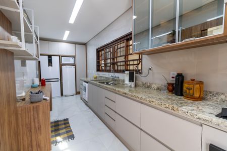 Casa à venda com 375m², 3 quartos e 4 vagas Casa à venda com 375m², 3 quartos e 4 vagasCozinha