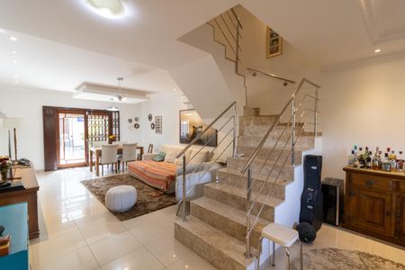 Casa à venda com 375m², 3 quartos e 4 vagas Casa à venda com 375m², 3 quartos e 4 vagasSala