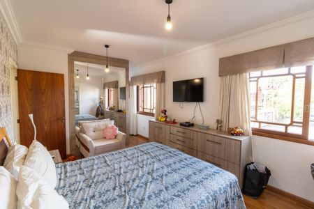 Casa à venda com 375m², 3 quartos e 4 vagas Casa à venda com 375m², 3 quartos e 4 vagasSuíte