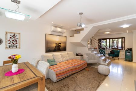 Casa à venda com 375m², 3 quartos e 4 vagas Casa à venda com 375m², 3 quartos e 4 vagasSala