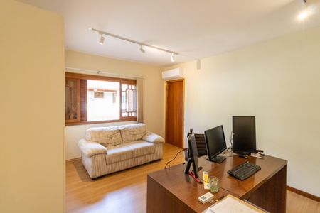 Casa à venda com 375m², 3 quartos e 4 vagas Casa à venda com 375m², 3 quartos e 4 vagasEscritório