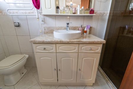 Casa à venda com 375m², 3 quartos e 4 vagas Casa à venda com 375m², 3 quartos e 4 vagasBanheiro da Suíte