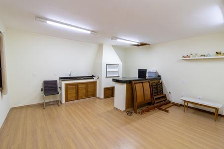 Casa à venda com 375m², 3 quartos e 4 vagas Casa à venda com 375m², 3 quartos e 4 vagasEscritório