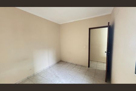 Casa à venda com 130m², 3 quartos e 3 vagas Casa à venda com 130m², 3 quartos e 3 vagasQuarto 2