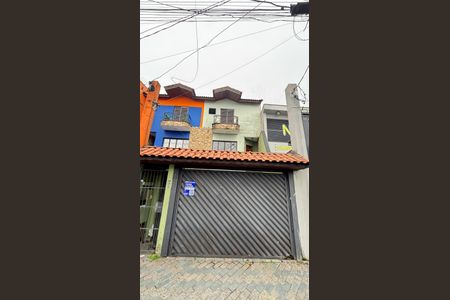 Casa à venda com 130m², 3 quartos e 3 vagas Casa à venda com 130m², 3 quartos e 3 vagasFachada