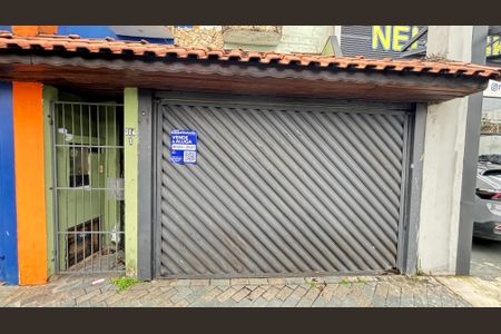 Casa à venda com 130m², 3 quartos e 3 vagas Casa à venda com 130m², 3 quartos e 3 vagasFachada