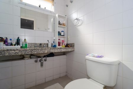 Apartamento à venda com 130m², 3 quartos e 3 vagasBanheiro da Suíte 1