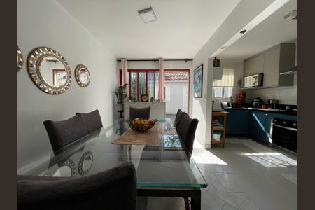 Casa à venda com 150m², 3 quartos e 1 vaga Casa à venda com 150m², 3 quartos e 1 vagaSala de Jantar