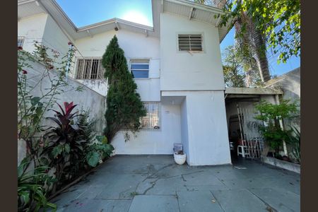 Casa à venda com 150m², 3 quartos e 1 vaga Casa à venda com 150m², 3 quartos e 1 vagaFachada
