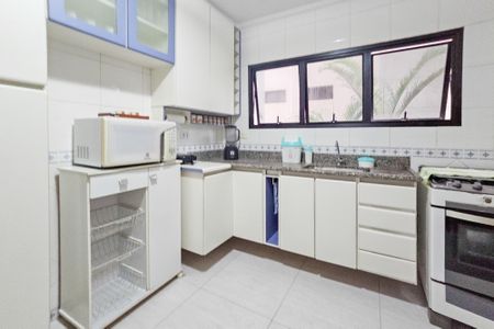 Apartamento para alugar com 164m², 4 quartos e 2 vagas Apartamento para alugar com 164m², 4 quartos e 2 vagasCozinha