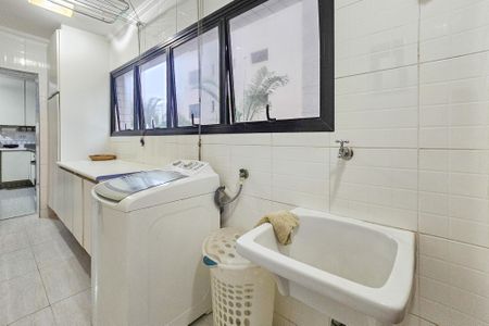 Apartamento para alugar com 164m², 4 quartos e 2 vagas Apartamento para alugar com 164m², 4 quartos e 2 vagasÁrea de serviço