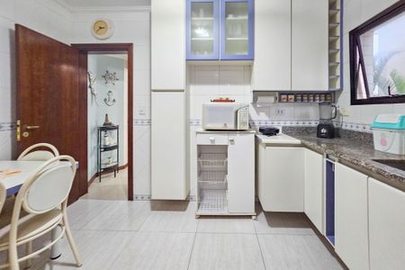 Apartamento para alugar com 164m², 4 quartos e 2 vagas Apartamento para alugar com 164m², 4 quartos e 2 vagasCozinha