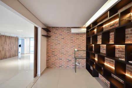 Apartamento à venda com 213m², 4 quartos e 4 vagasEscritório