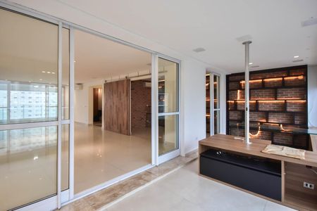 Apartamento à venda com 213m², 4 quartos e 4 vagasVaranda 1