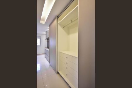 Apartamento à venda com 213m², 4 quartos e 4 vagasArmário da Suíte 2